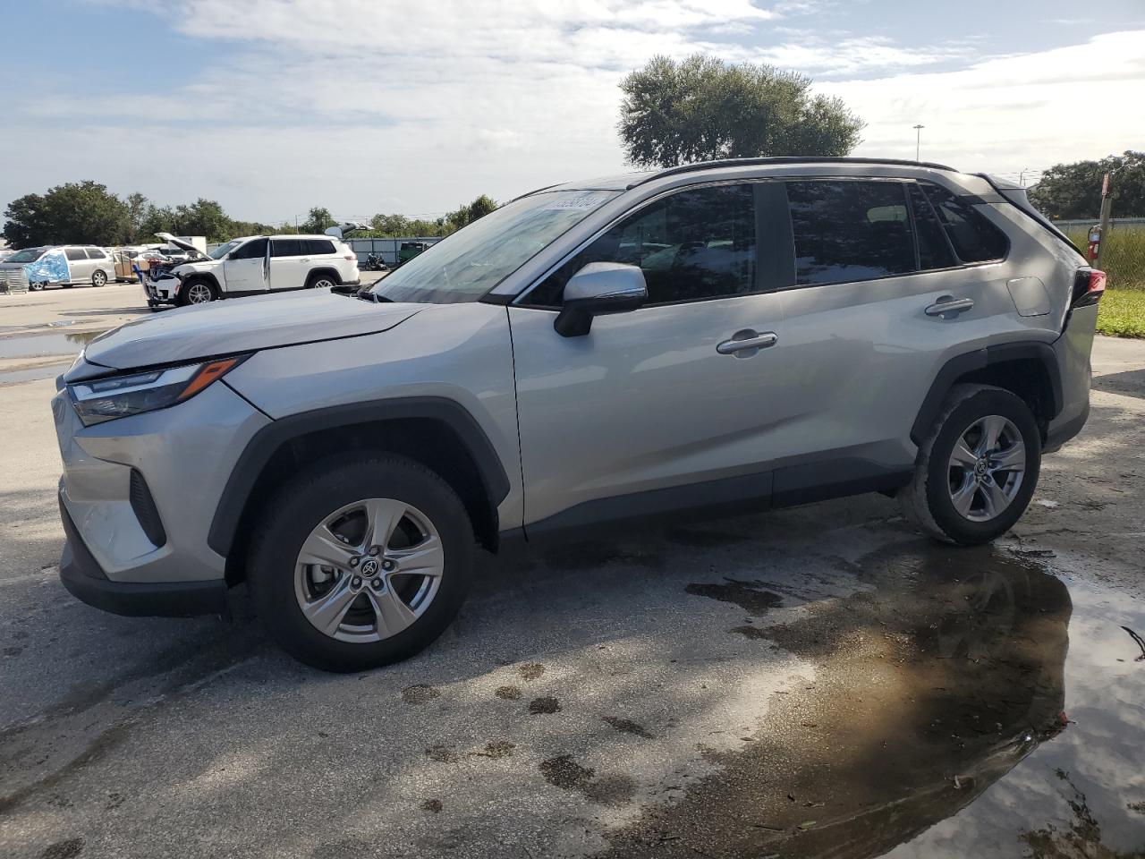 2022 TOYOTA RAV4 XLE VIN:2T3W1RFV3NC204133