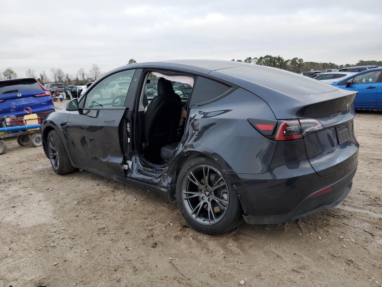 2024 TESLA MODEL Y  VIN:7SAYGDED9RA305643