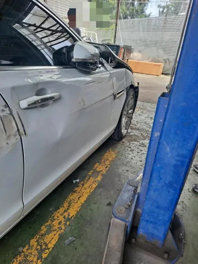 2016 Jaguar XF VIN: