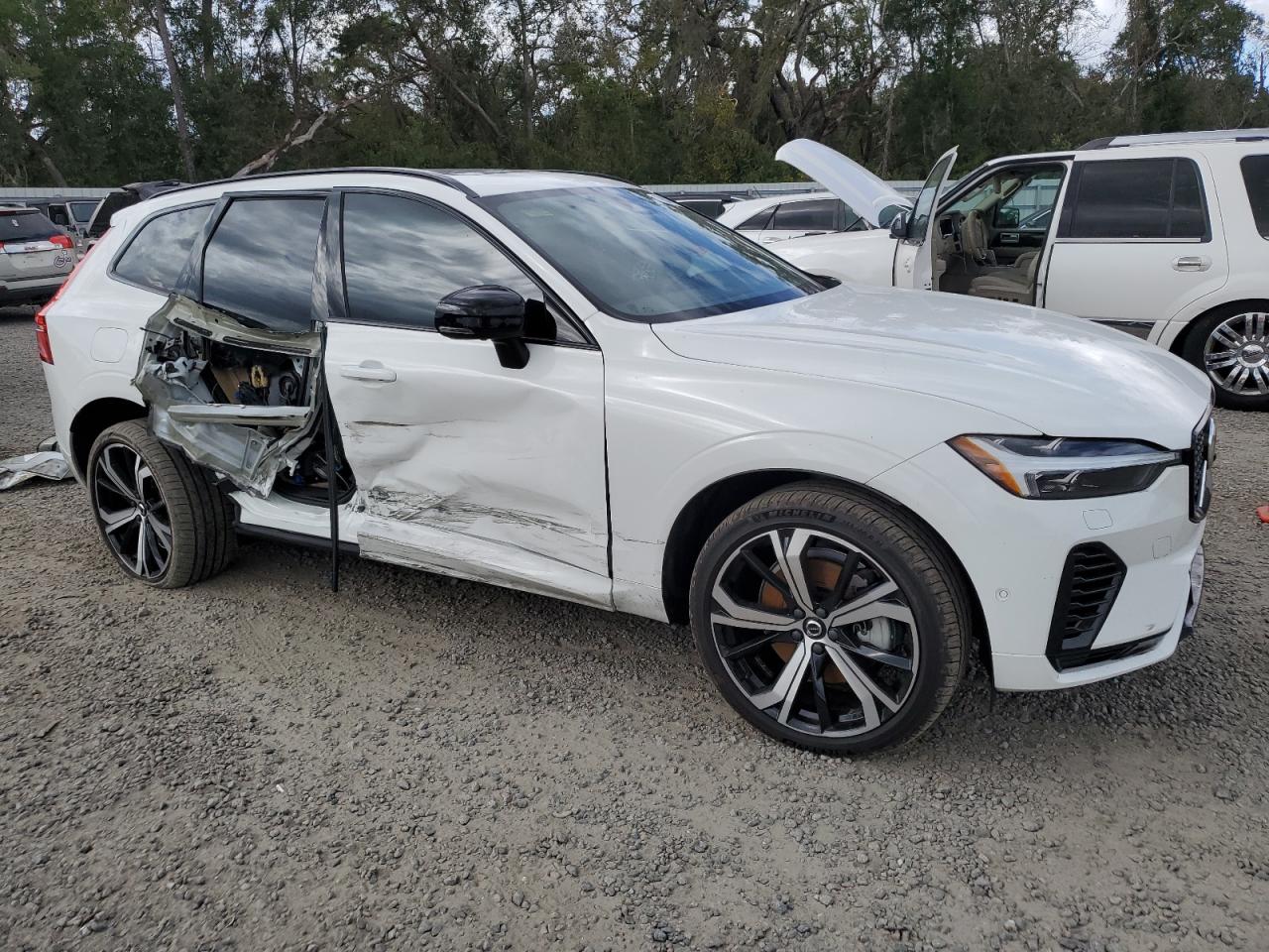 2022 VOLVO XC60 T8 RECHARGE R-DESIGN VIN:YV4H60DM5N1032035
