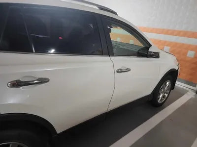 2018 Toyota RAV4 VIN: