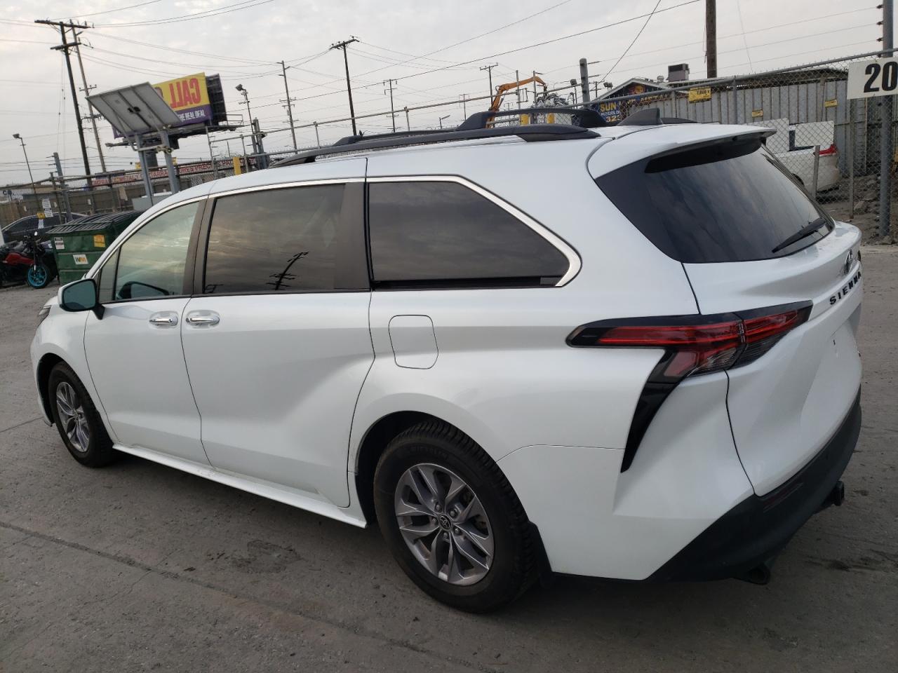 2022 TOYOTA SIENNA XLE VIN:5TDJRKEC2NS100923