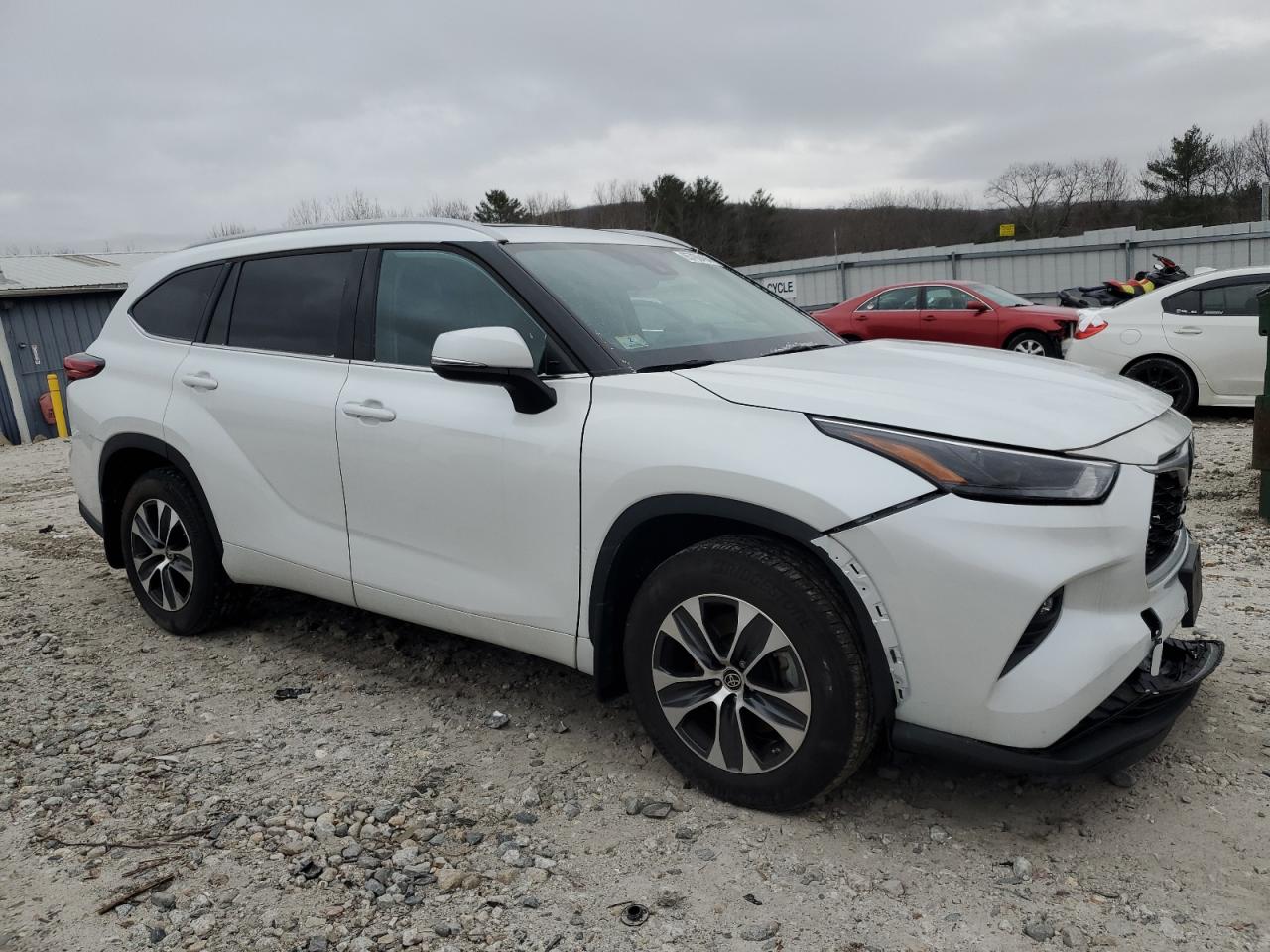 2022 TOYOTA HIGHLANDER XLE VIN:5TDGZRBH9NS193927