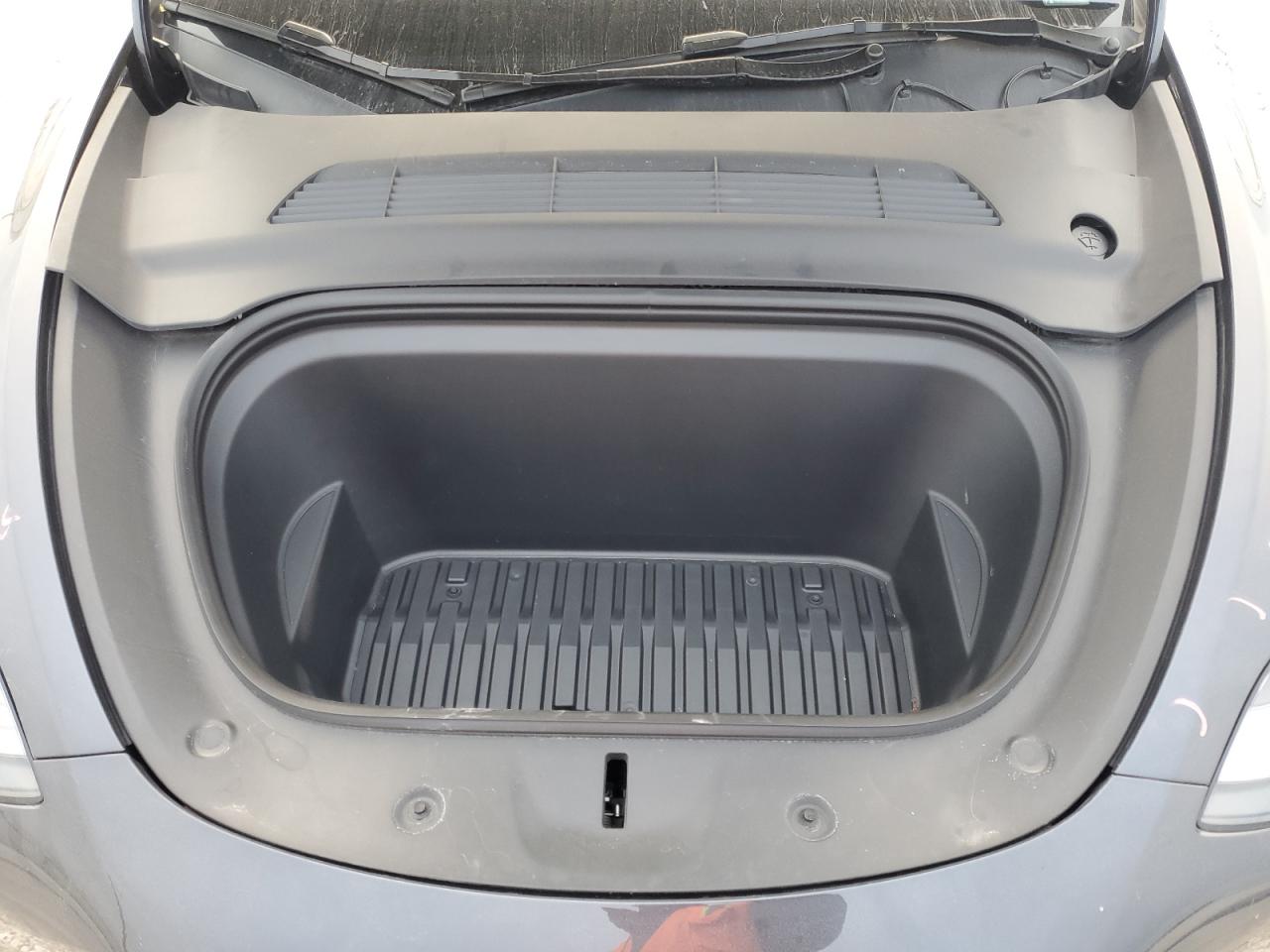 2024 TESLA MODEL Y  VIN:7SAYGDEE1RA235662