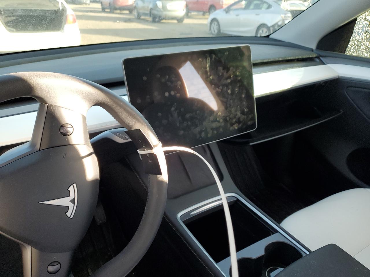 2024 TESLA MODEL Y  VIN:7SAYGDEEXRA234400