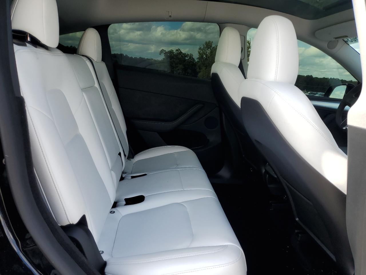 2024 TESLA MODEL Y  VIN:7SAYGDEE0RA241839