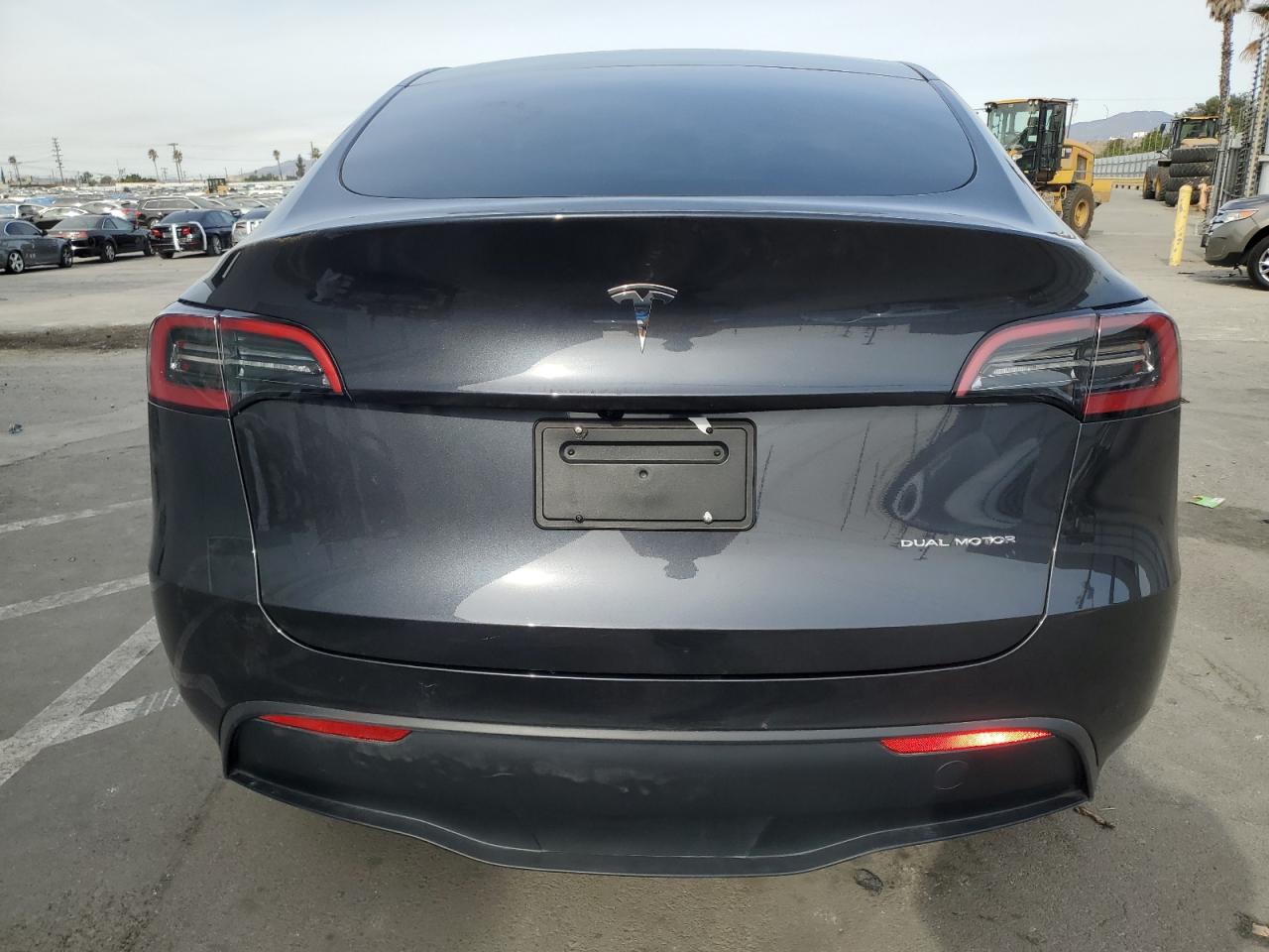 2024 TESLA MODEL Y  VIN:7SAYGDEE9RF078563