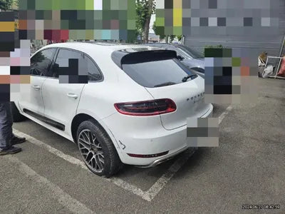 2016 Porsche Macan VIN: