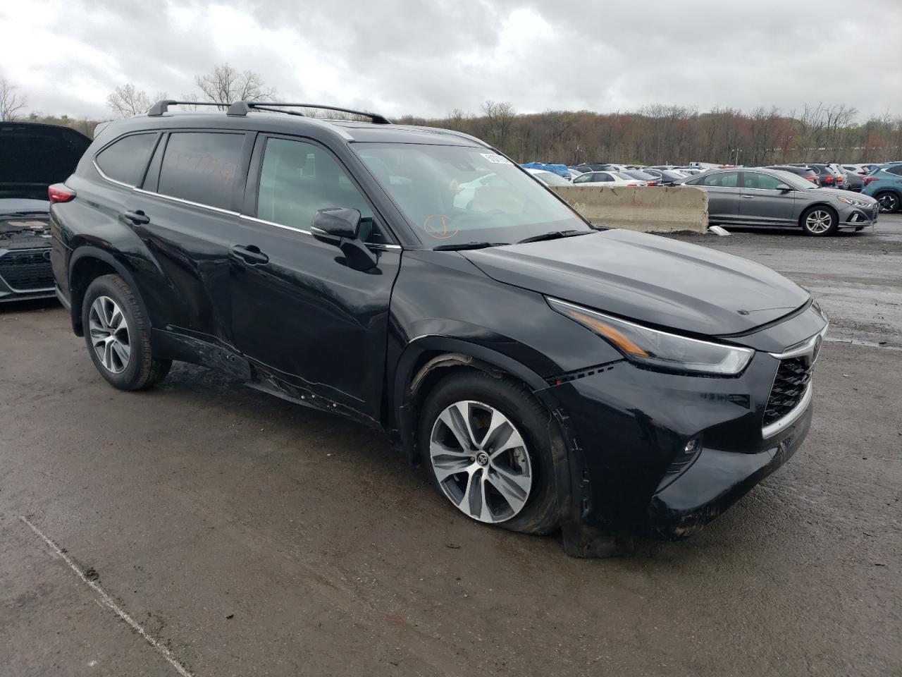 2022 TOYOTA HIGHLANDER XLE VIN:5TDHZRBH9NS572429