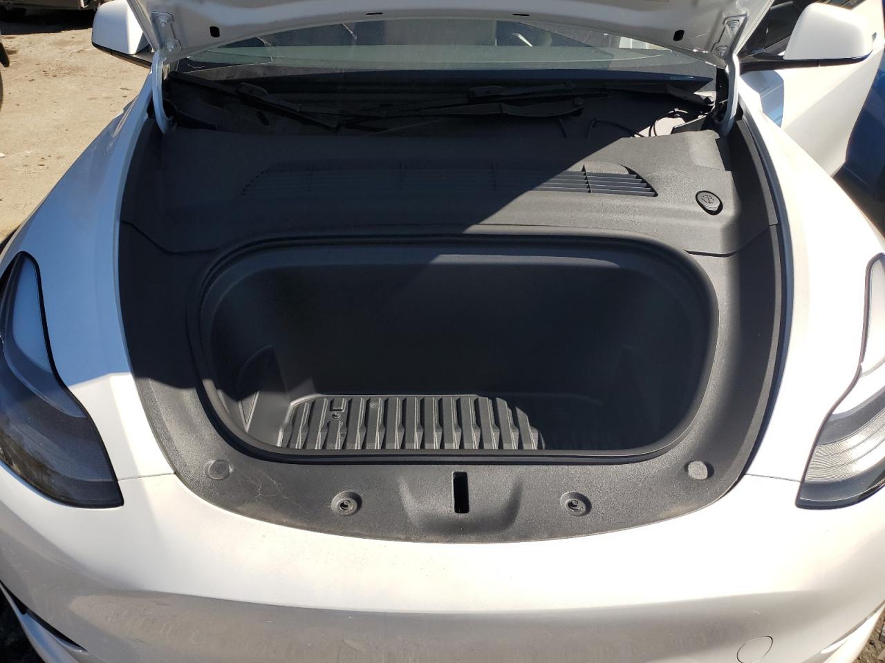 2024 TESLA MODEL Y  VIN:7SAYGDEE0RA268071