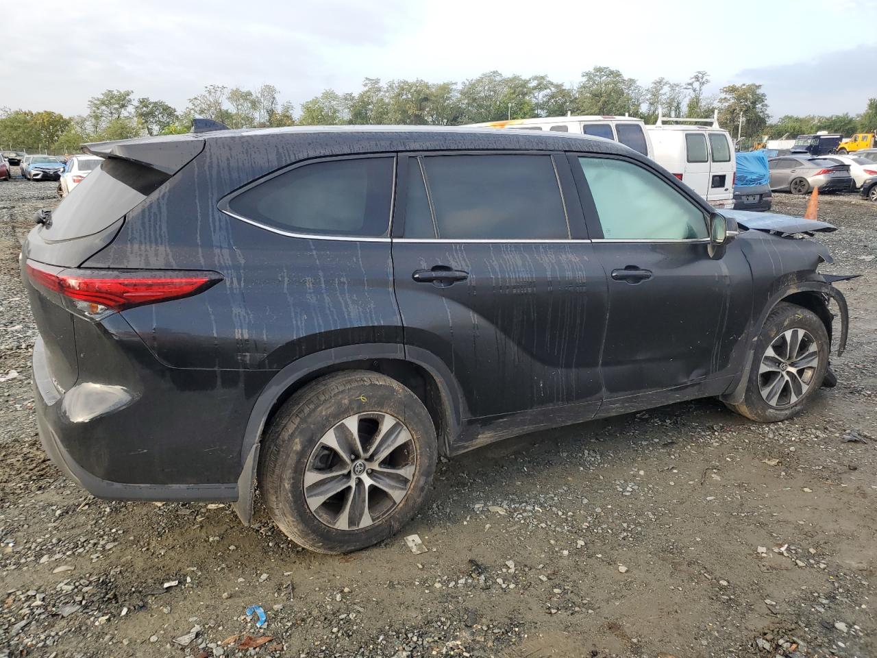 2022 TOYOTA HIGHLANDER XLE VIN:5TDHZRBH2NS176455
