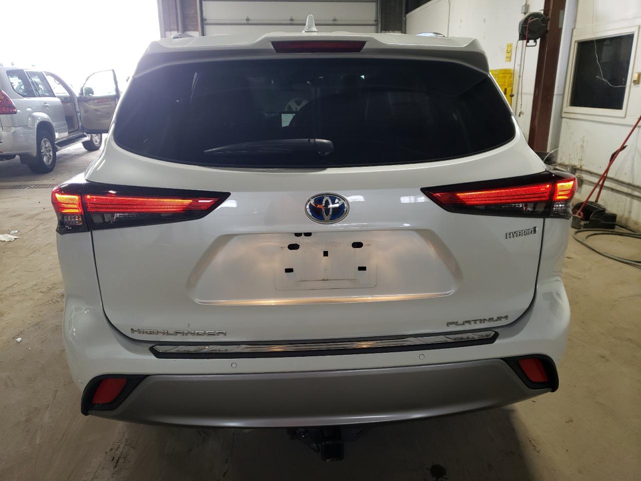 2022 TOYOTA HIGHLANDER HYBRID PLATINUM VIN:5TDEBRCH9NS70980