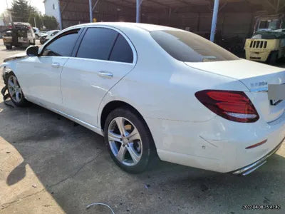 2016 Mercedes-Benz E 220 VIN: