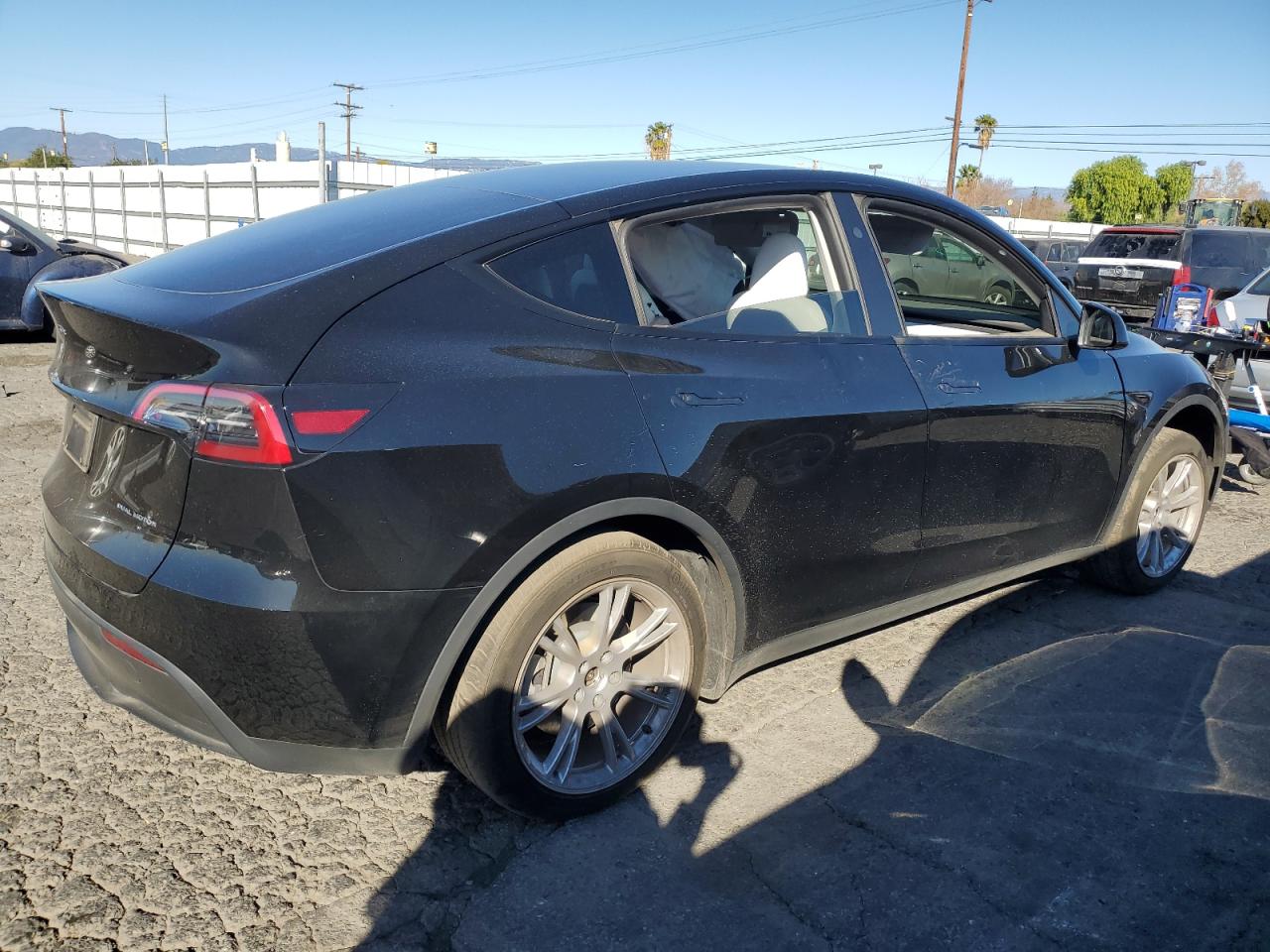 2023 TESLA MODEL Y  VIN:7SAYGDEE7PF947853