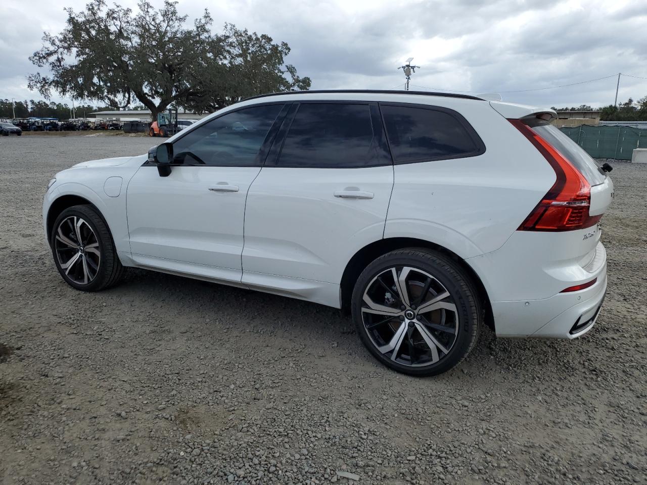 2022 VOLVO XC60 T8 RECHARGE R-DESIGN VIN:YV4H60DM5N1032035