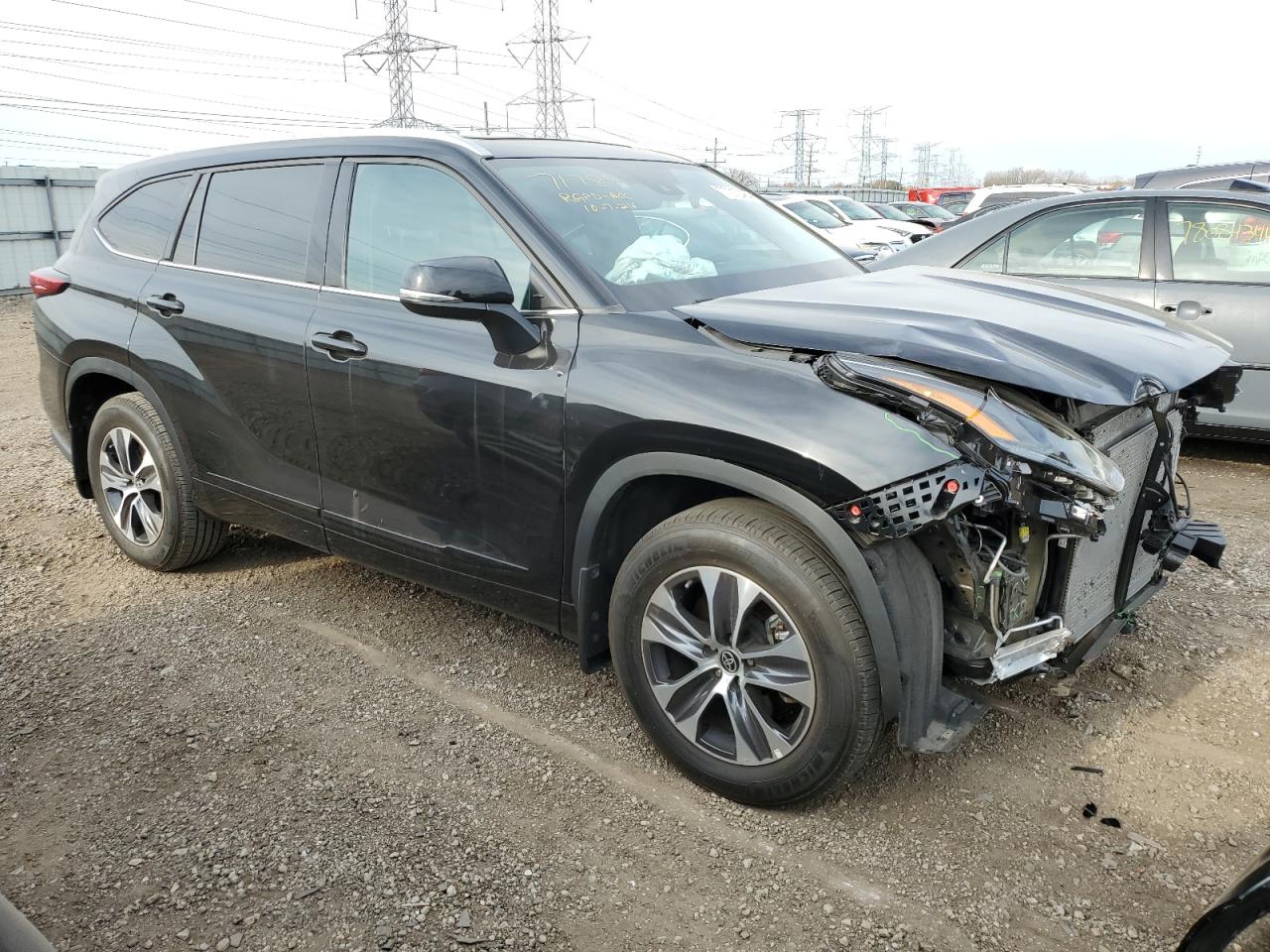 2022 TOYOTA HIGHLANDER XLE VIN:5TDHZRBH7NS255023