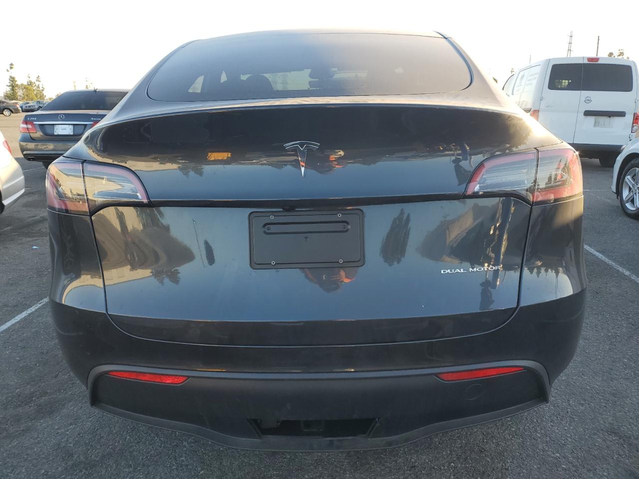 2024 TESLA MODEL Y  VIN:7SAYGDEE1RF002710