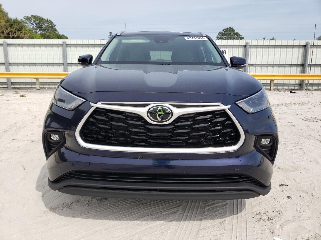 2022 TOYOTA HIGHLANDER XLE VIN:5TDGZRAHXNS094258