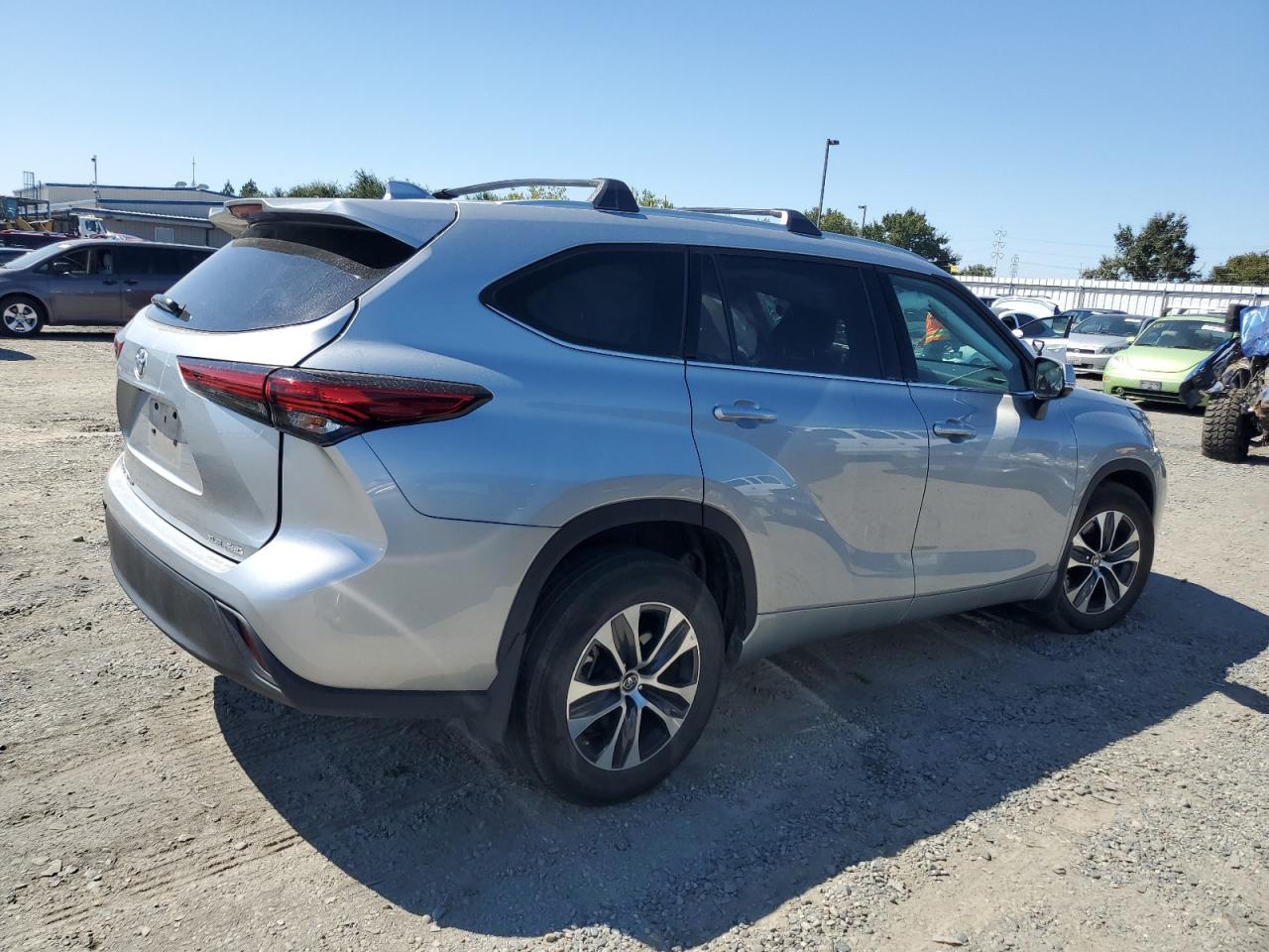 2022 TOYOTA HIGHLANDER XLE VIN:5TDHZRBH1NS204066