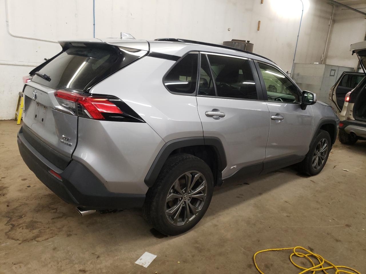 2022 TOYOTA RAV4 XLE PREMIUM VIN:JTMB6RFV7ND054247