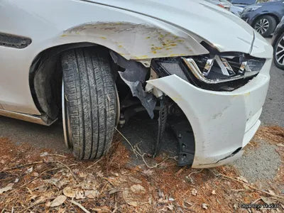 2016 Jaguar XE VIN: