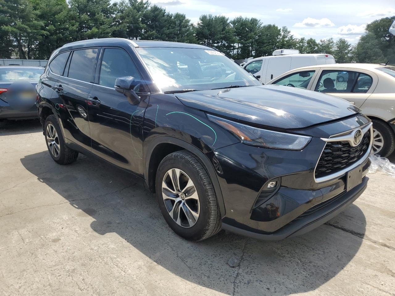 2022 TOYOTA HIGHLANDER XLE VIN:5TDGZRAH9NS107923