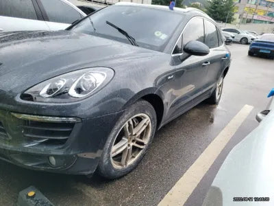 2017 Porsche Macan VIN: