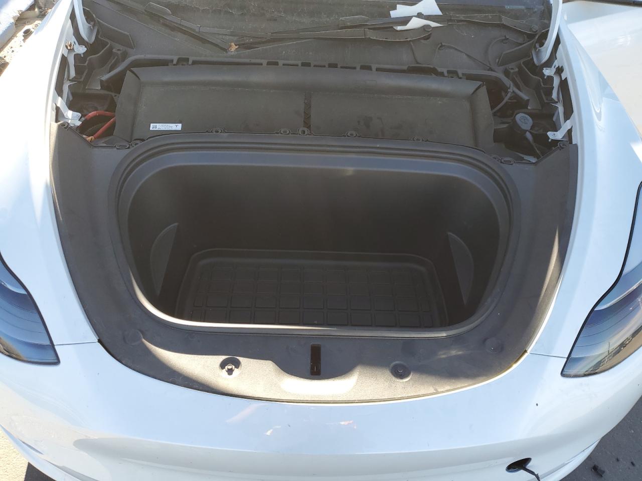 2024 TESLA MODEL Y  VIN:7SAYGDEE9RA268098