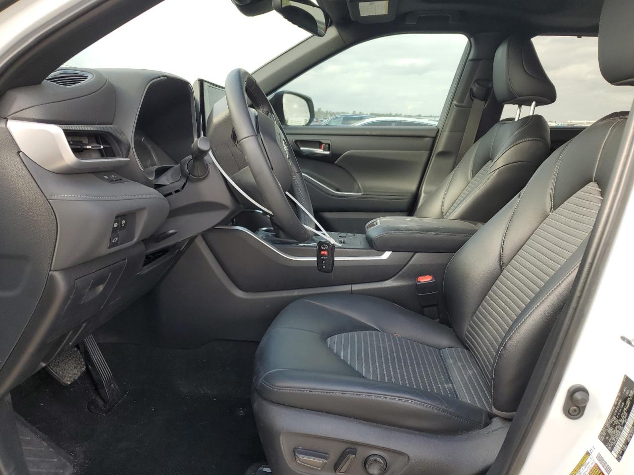 2024 TOYOTA HIGHLANDER LE VIN:5TDKDRAHXRS531559