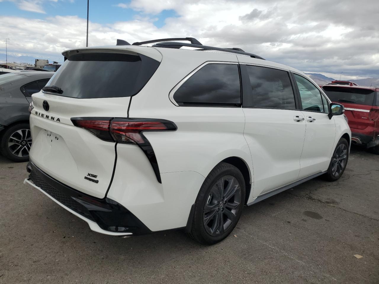 2024 TOYOTA SIENNA XSE VIN:5TDCRKEC0RS213915