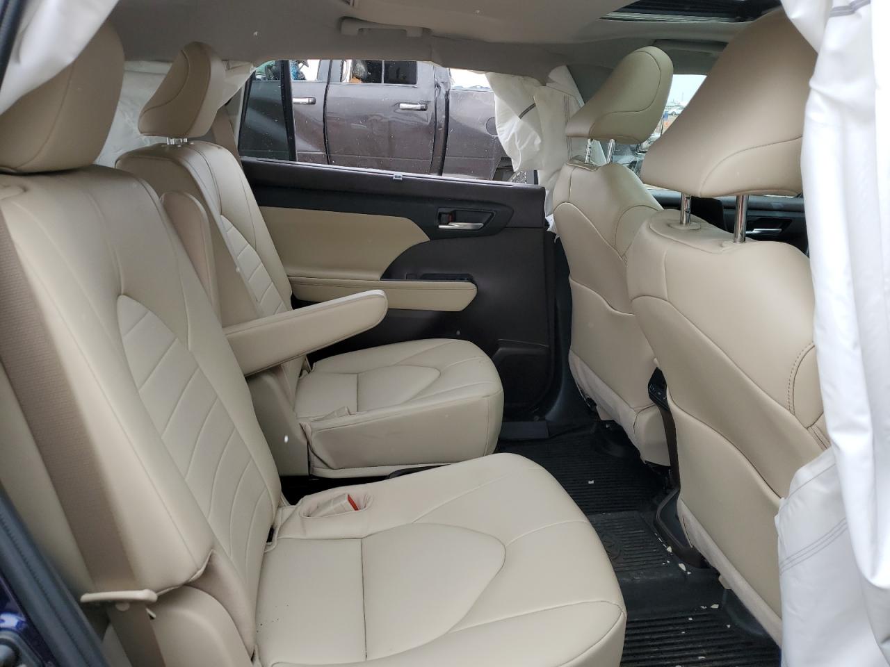 2022 TOYOTA HIGHLANDER XLE VIN:5TDHZRBH4NS596735