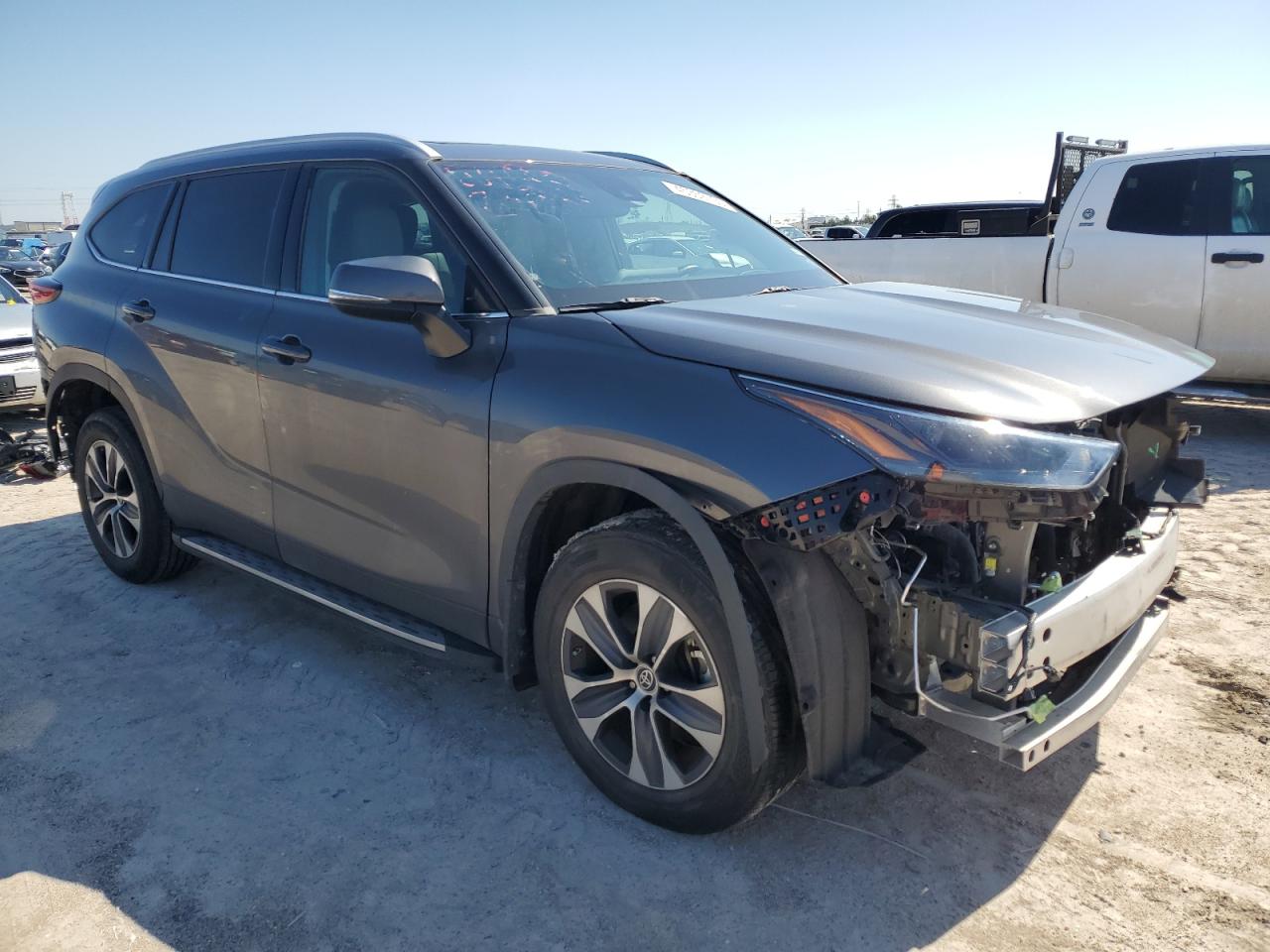 2022 TOYOTA HIGHLANDER XLE VIN:5TDGZRAH8NS557577