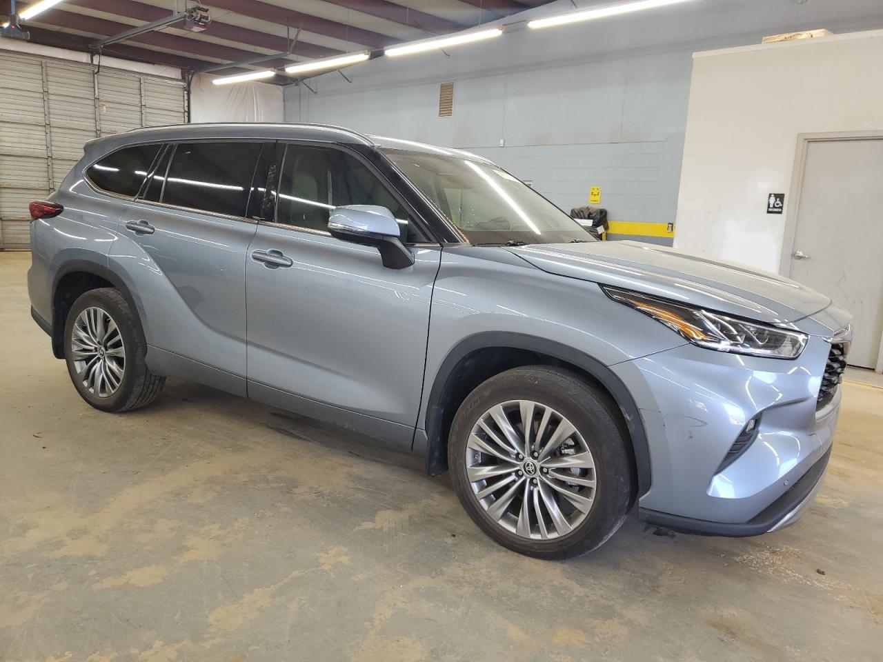 2022 TOYOTA HIGHLANDER PLATINUM VIN:5TDFZRBH5NS255058