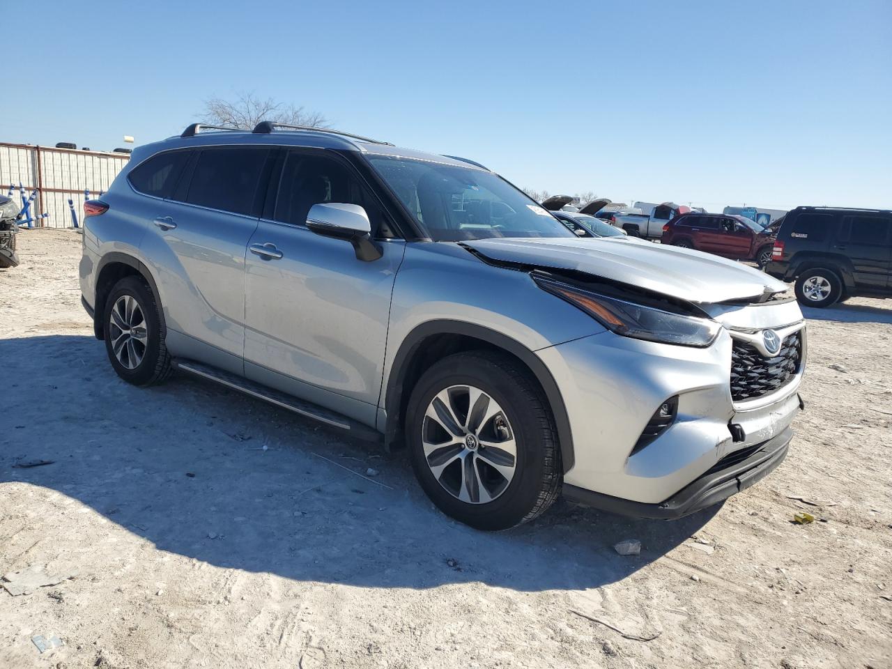 2022 TOYOTA HIGHLANDER XLE VIN:5TDGZRAH7NS105782
