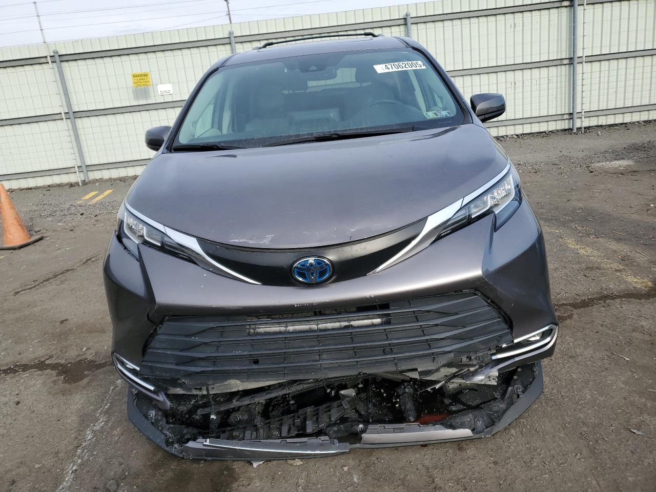 2022 TOYOTA SIENNA XLE VIN:5TDJSKFC4NS041571