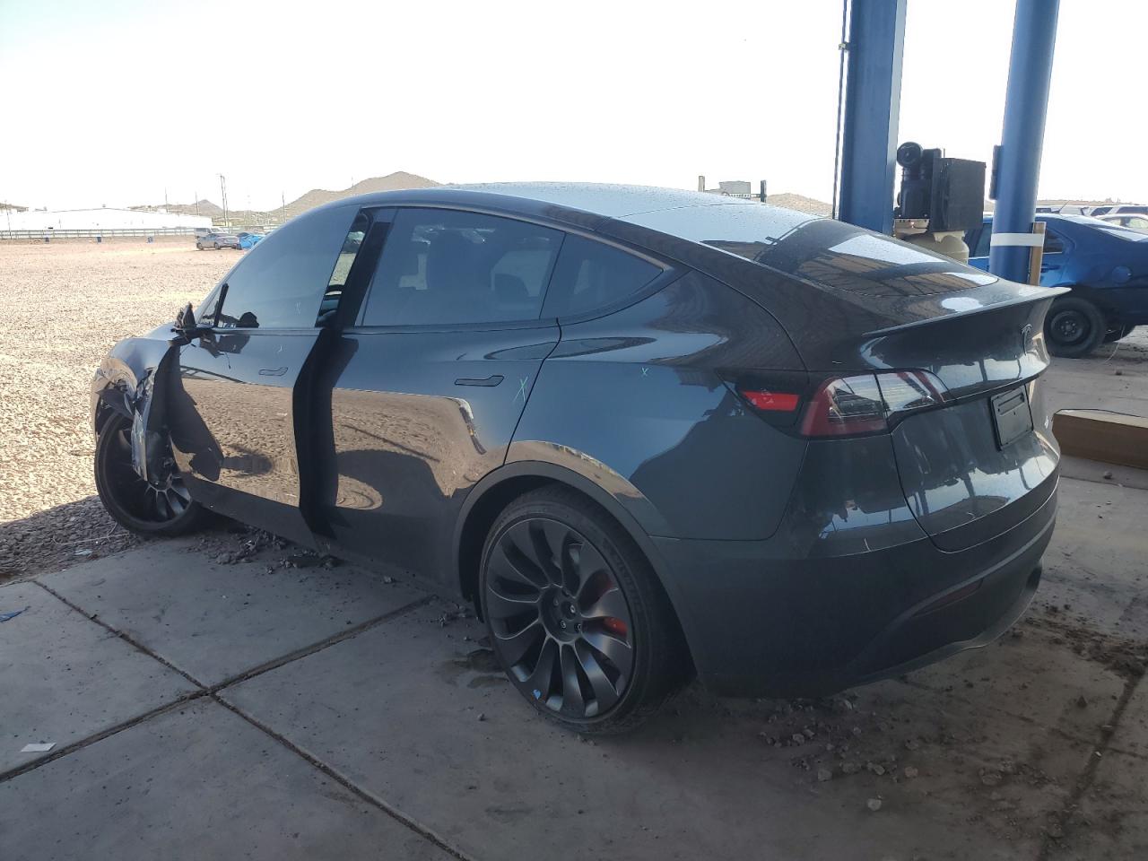 2024 TESLA MODEL Y  VIN:7SAYGDEF5RF024069