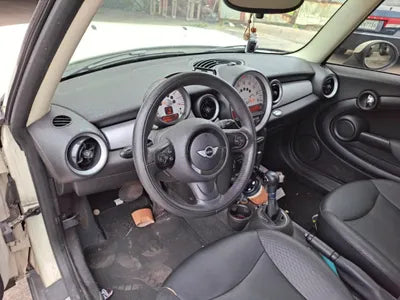 2018 MINI Cooper VIN: