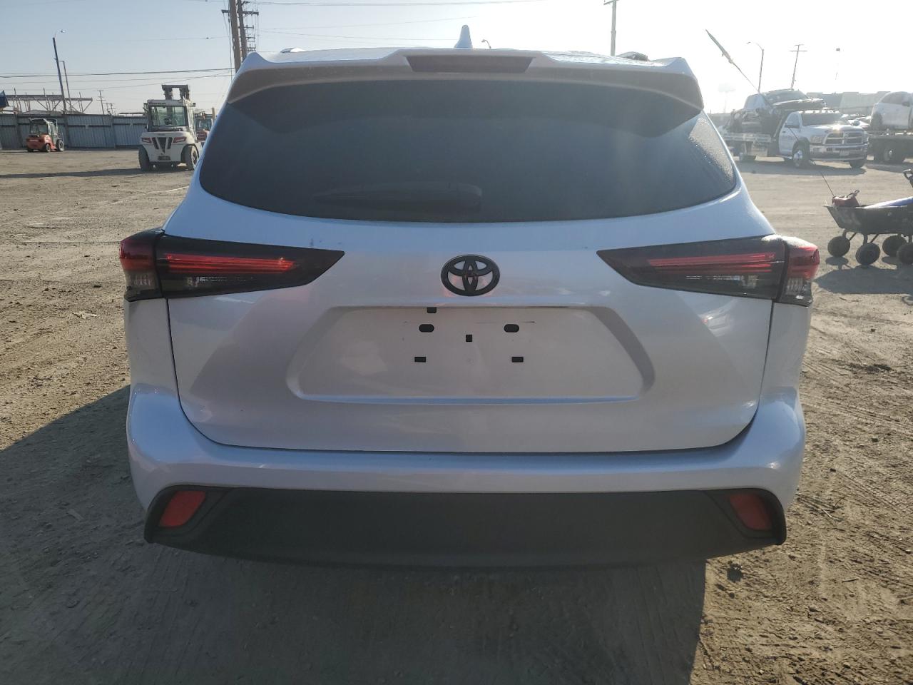 2024 TOYOTA HIGHLANDER LE VIN:5TDKDRAH2RS537128
