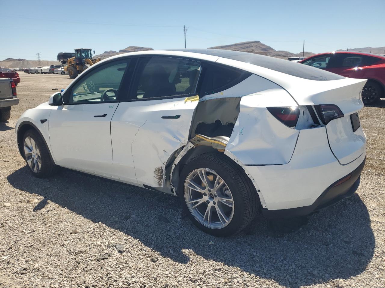 2024 TESLA MODEL Y  VIN:7SAYGDEE5RA256739