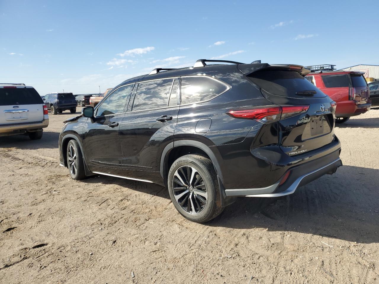 2022 TOYOTA HIGHLANDER XSE VIN:5TDLZRAHXNS131887