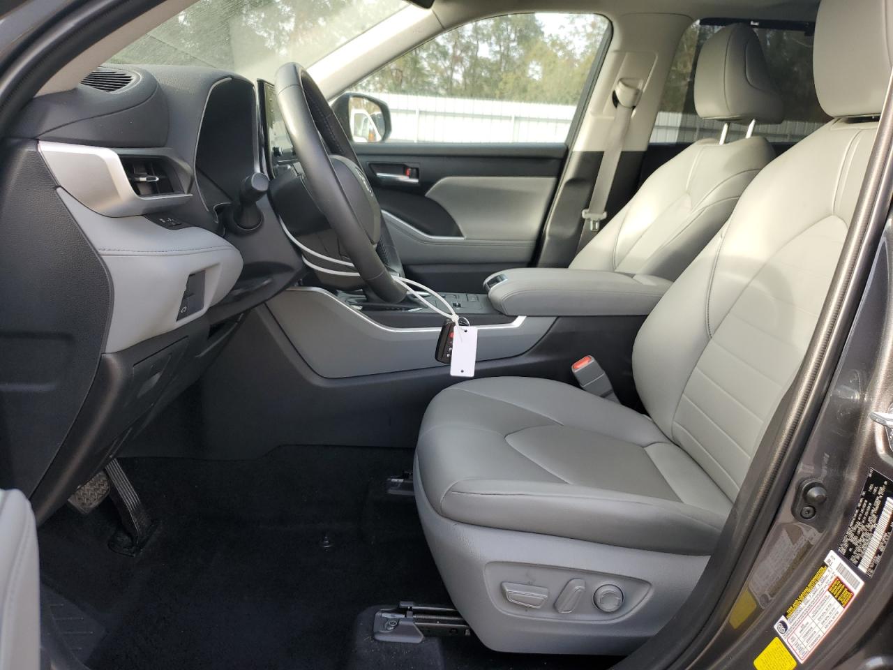 2022 TOYOTA HIGHLANDER XLE VIN:5TDGZRAH7NS556775