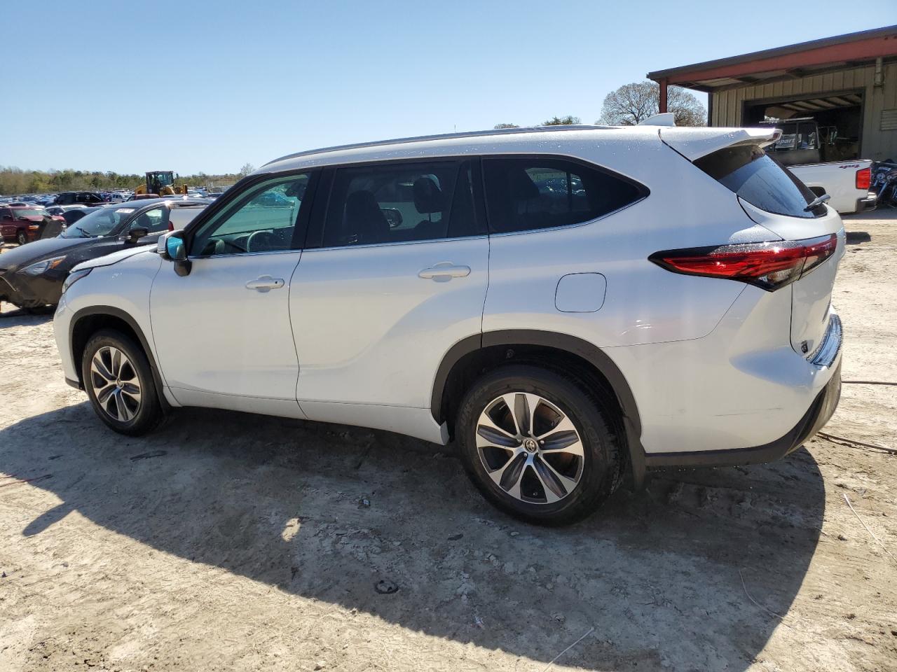 2022 TOYOTA HIGHLANDER XLE VIN:5TDGZRBH8NS594658