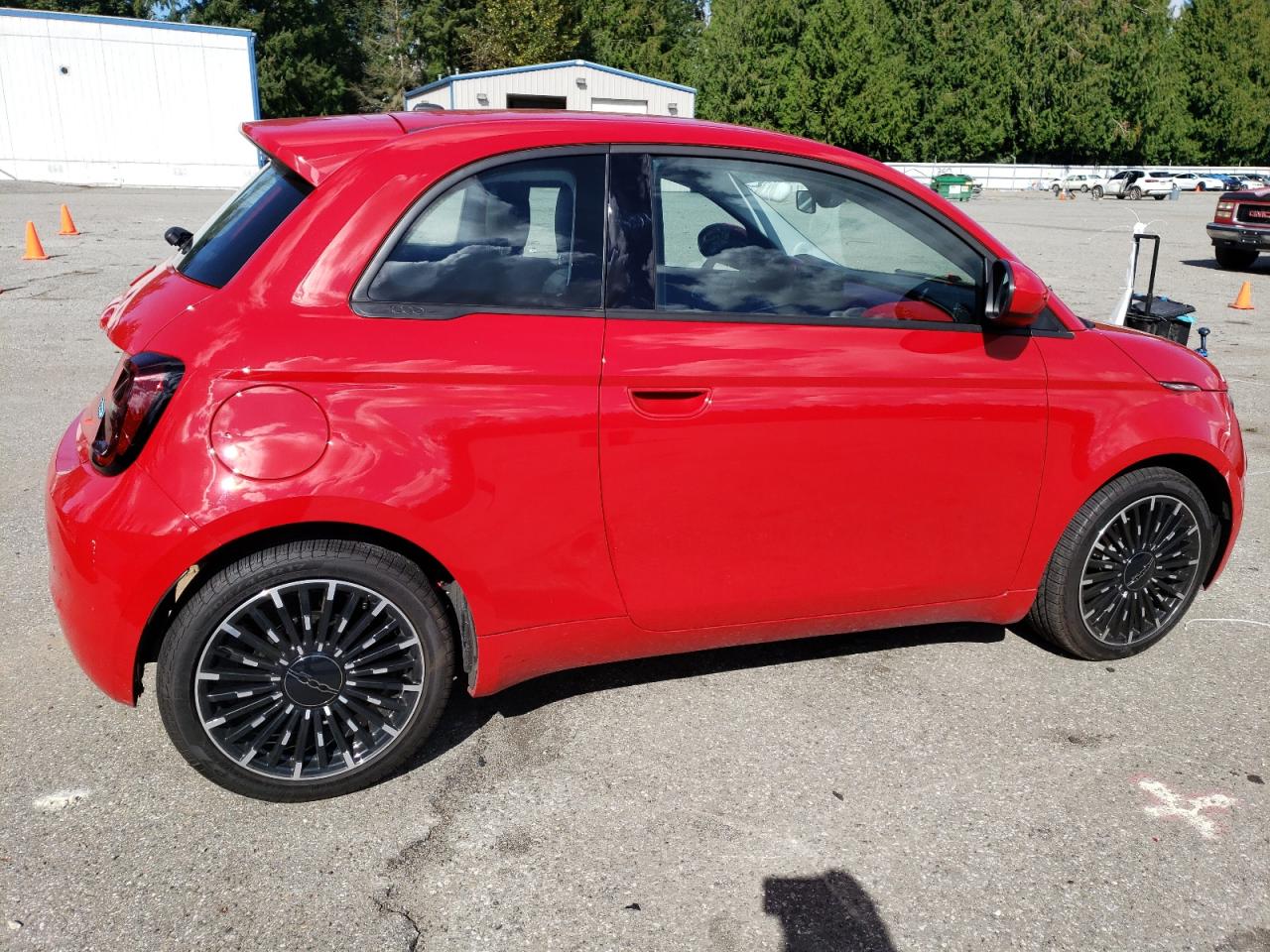 2024 FIAT 500 E RED VIN:ZFAFFAA44RX204389