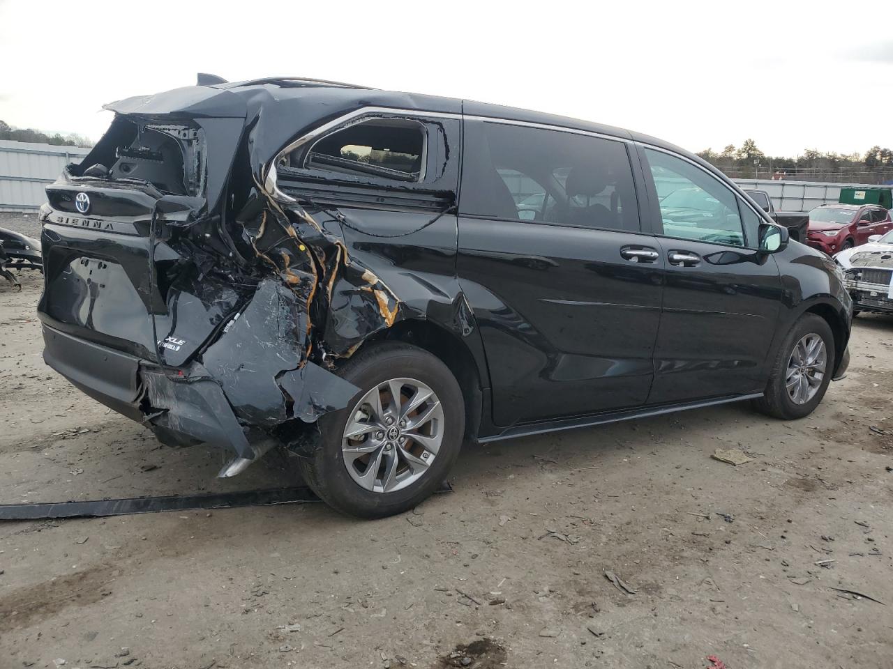 2022 TOYOTA SIENNA XLE VIN:5TDYRKEC3NS131385