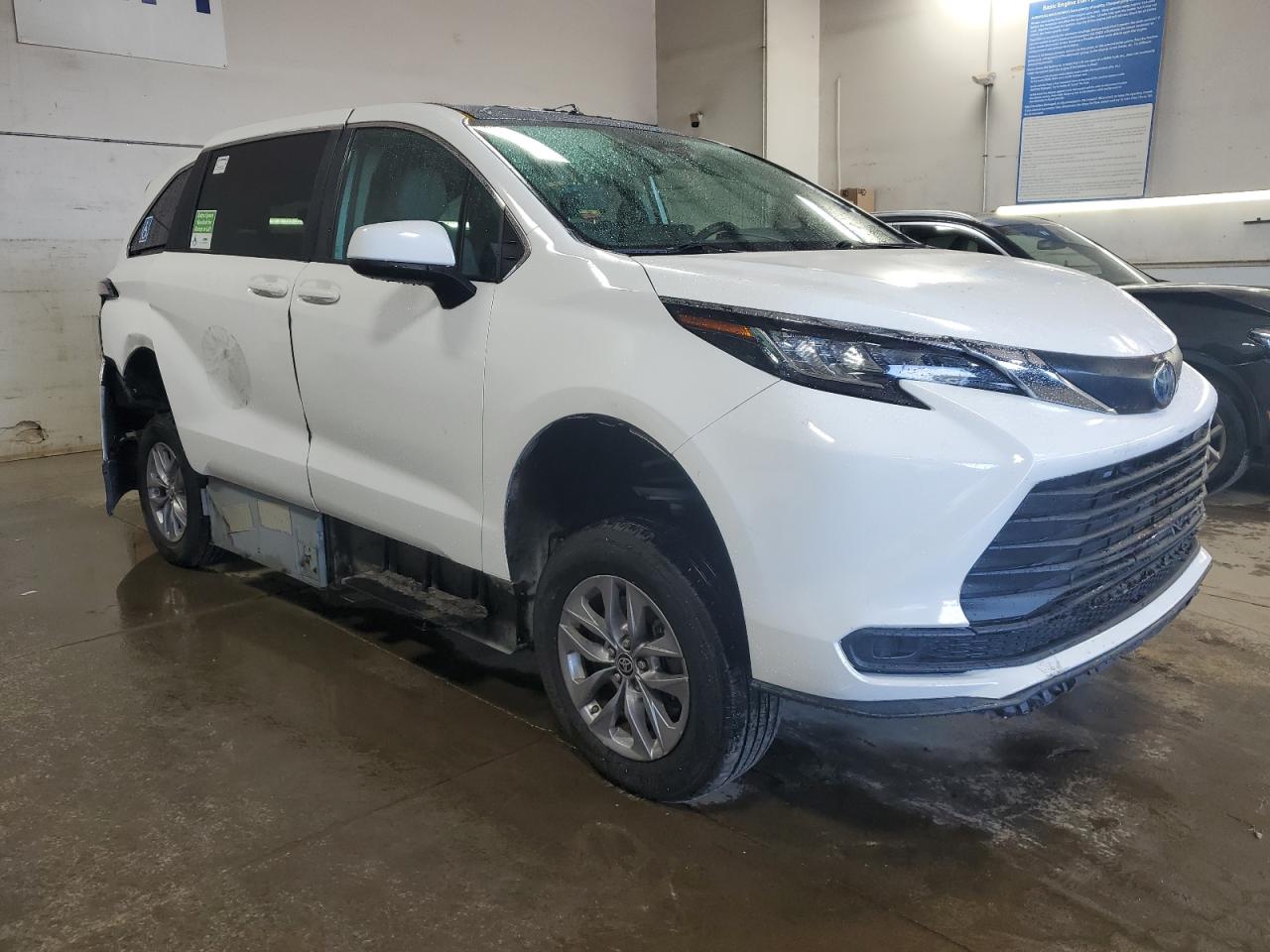 2022 TOYOTA SIENNA LE VIN:5TDKRKEC8NS096302