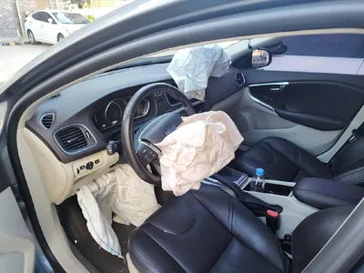 2016 Volvo V40 VIN: