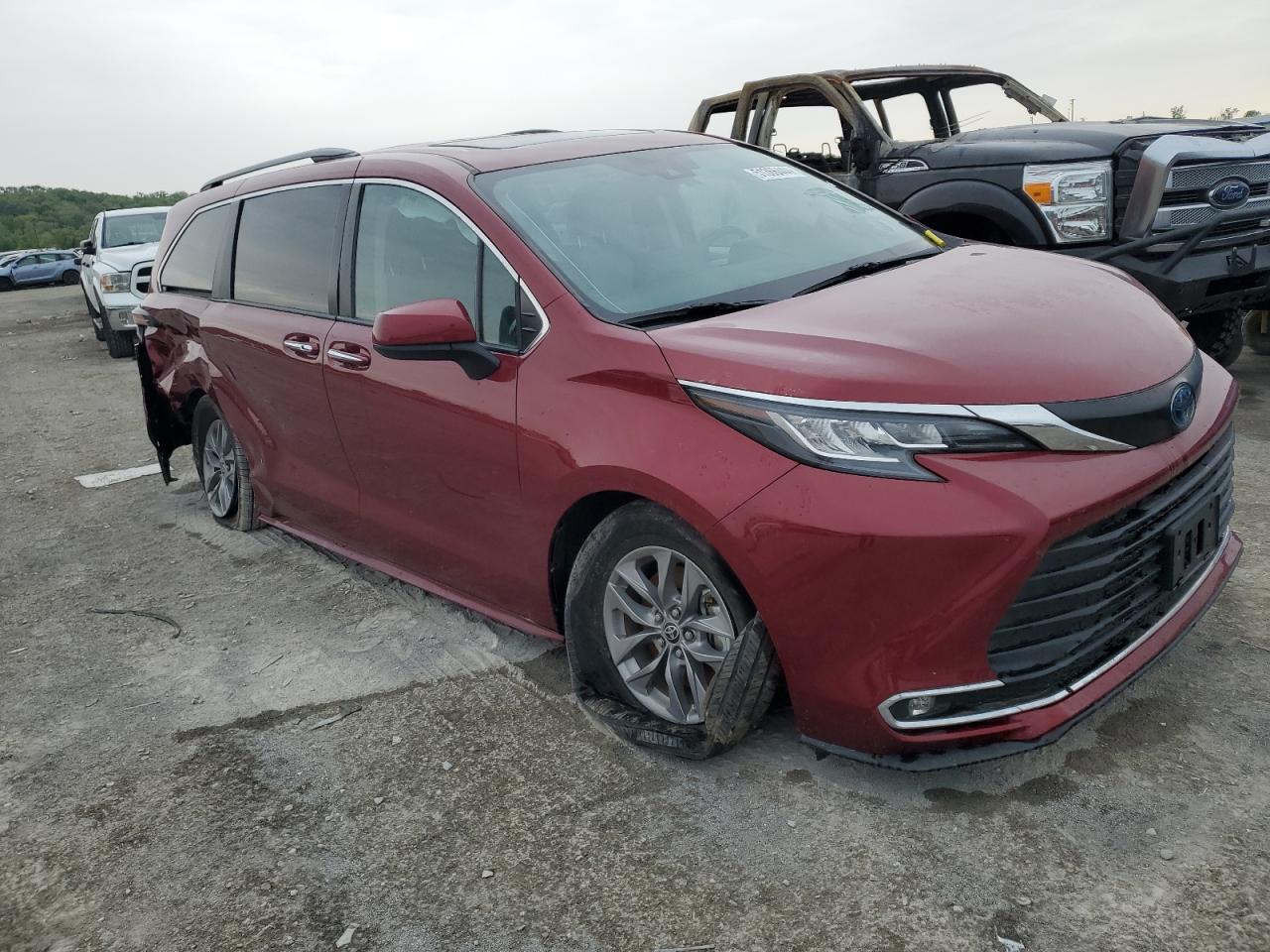 2022 TOYOTA SIENNA XLE VIN:5TDJRKEC6NS095189