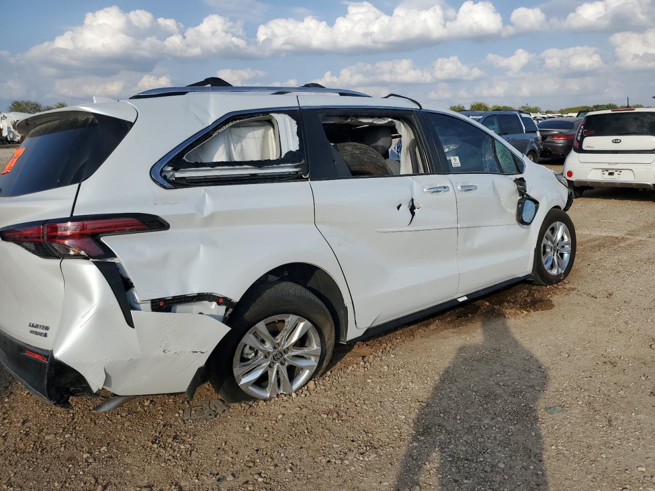 2022 TOYOTA SIENNA LIMITED VIN:5TDZRKEC7NS102427