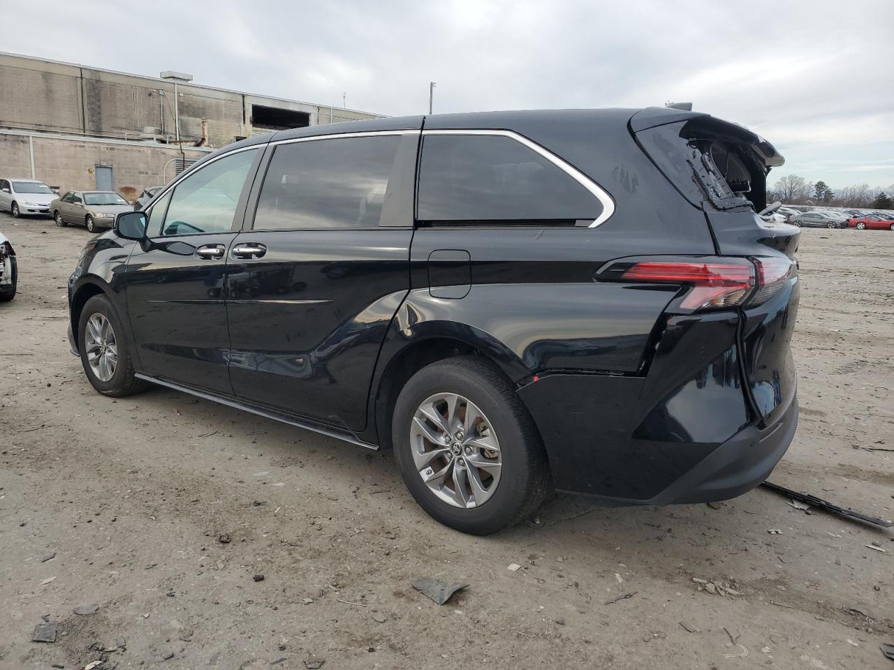 2022 TOYOTA SIENNA XLE VIN:5TDYRKEC3NS131385