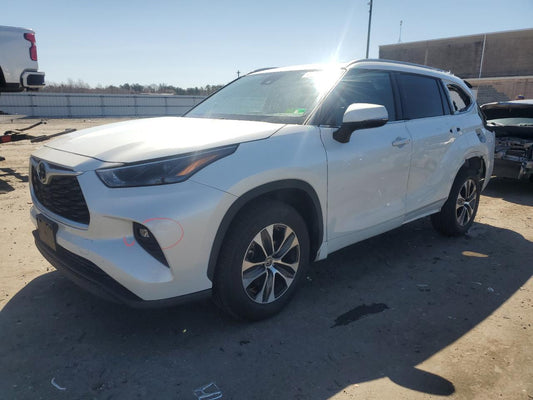 2022 TOYOTA HIGHLANDER XLE VIN:5TDGZRBH2NS573577